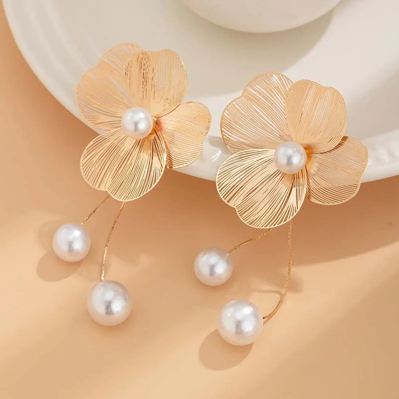 Contour Orchid Pearl Earrings