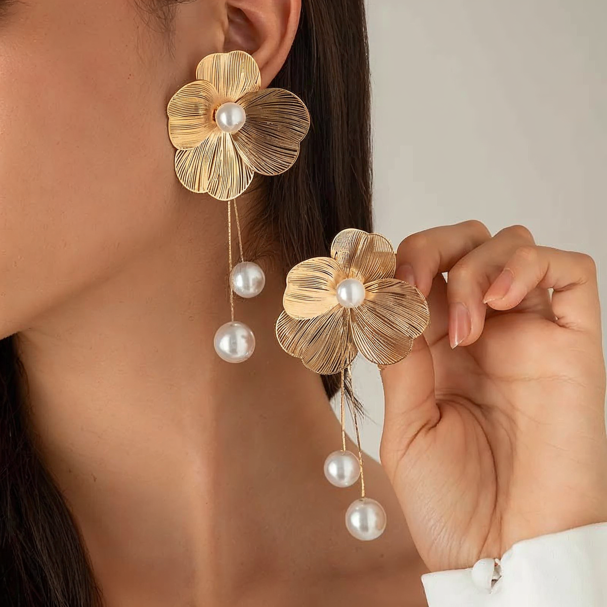 Contour Orchid Pearl Earrings